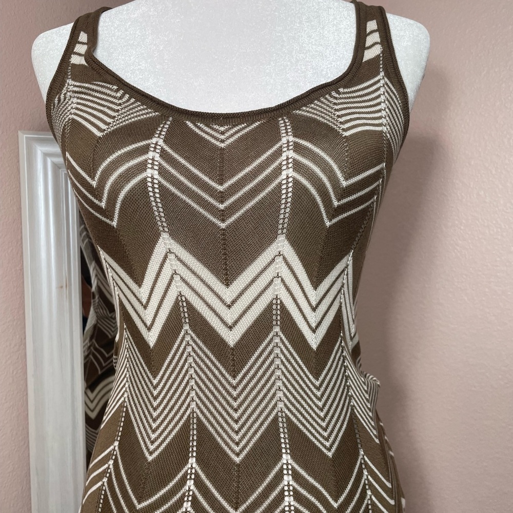 BCBG Max Azria 70% Silk Chevron Knit Dress Sleeveless Brown Cream‎ Small